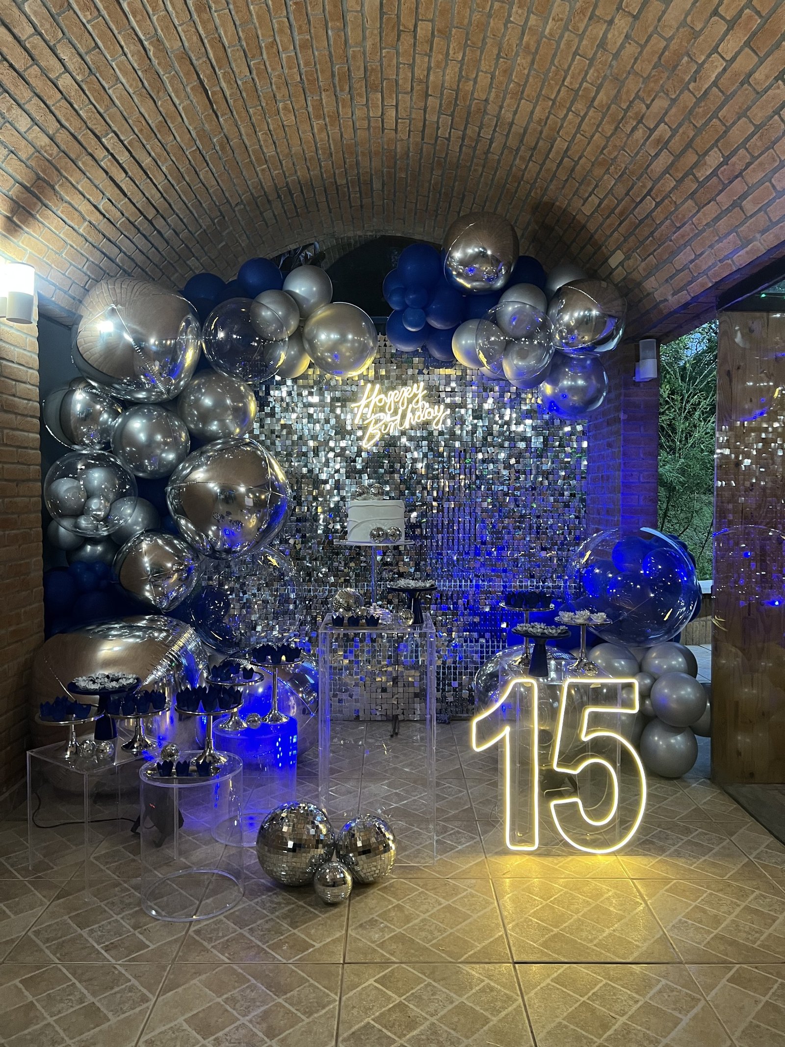 Photo Opportunity 15 Anos com Balões Bubbles e Neon