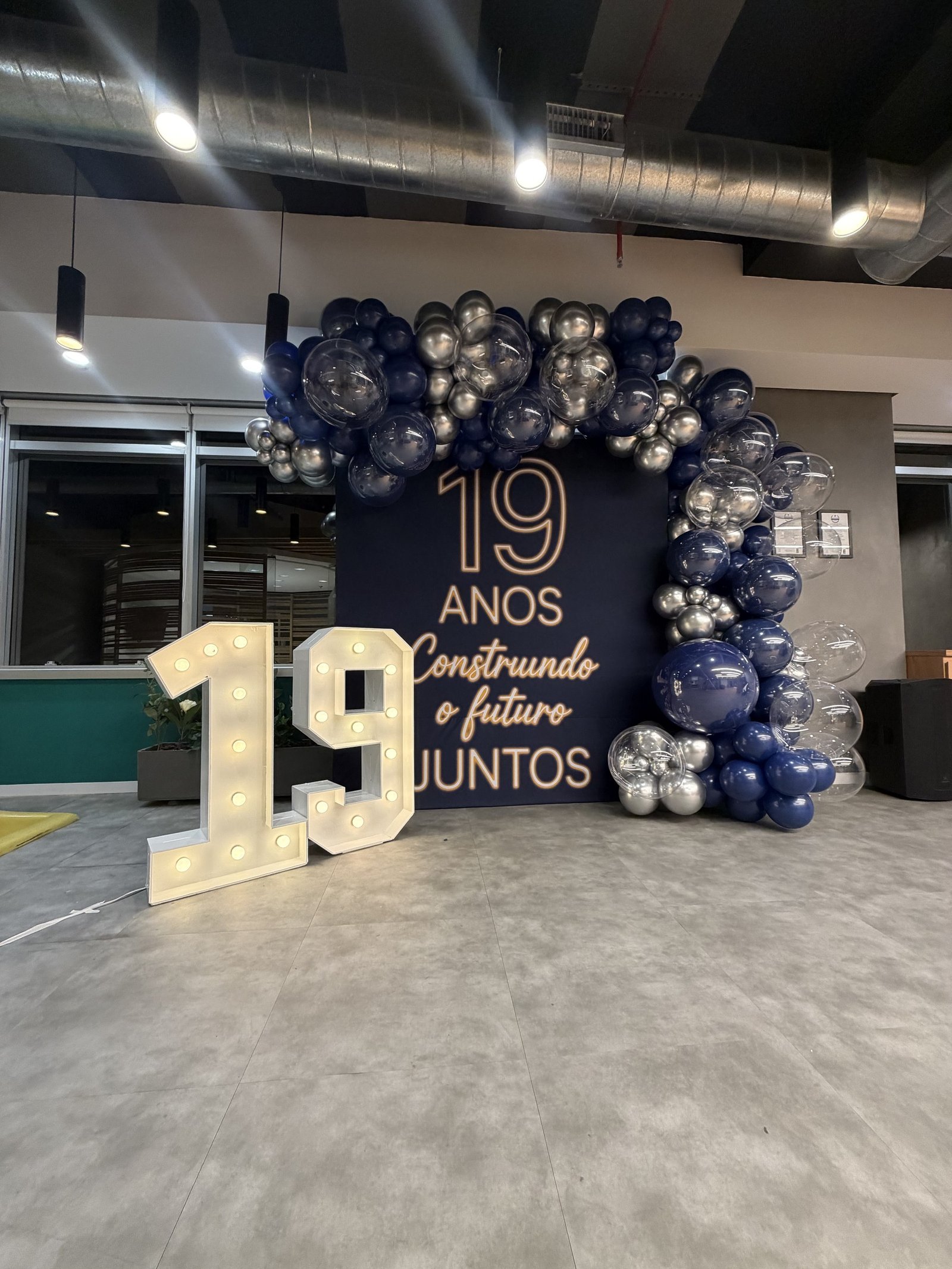 Comemoração de Fusão ou Nova Marca
