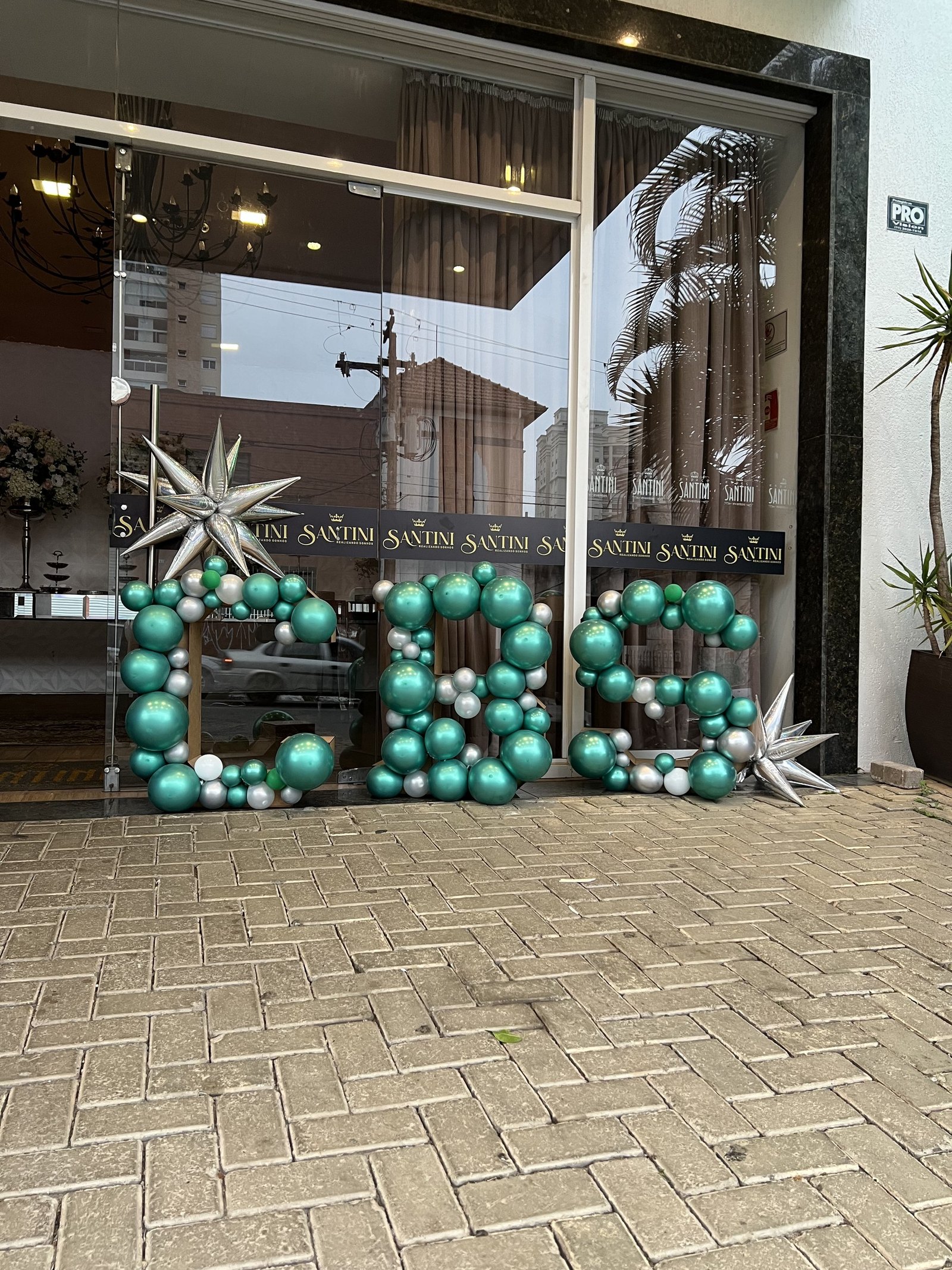 Decoração Corporativa com Balões Metálicos