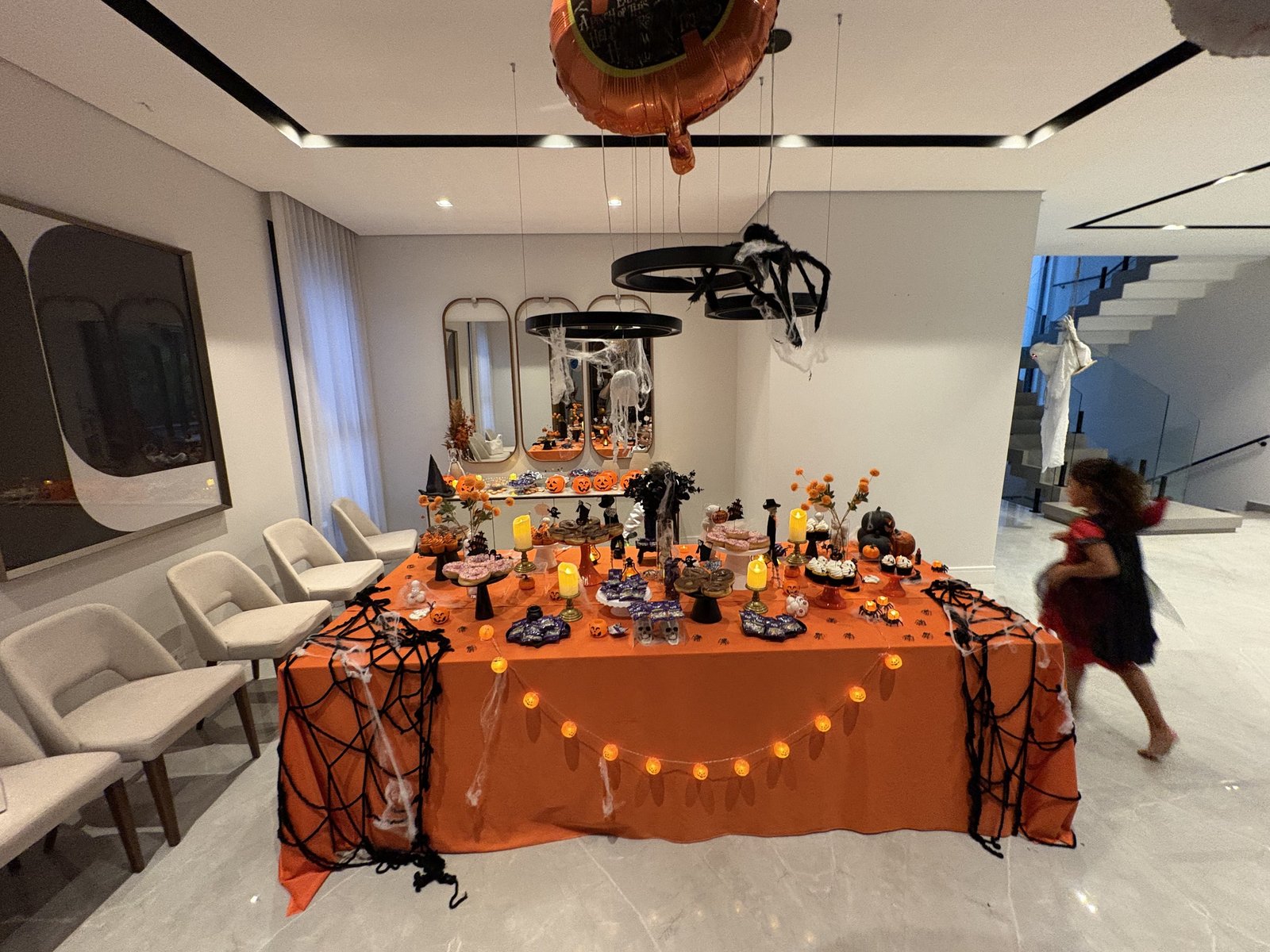 Composição Completa de Halloween com Escultura de Balões